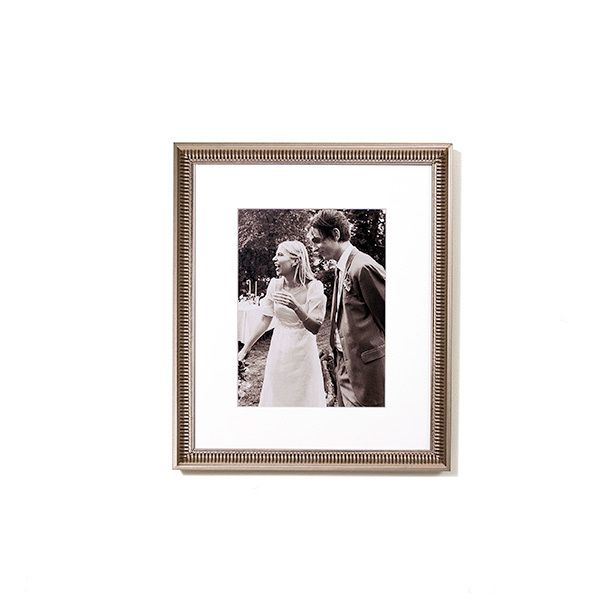 Arlington fluted antique silver frame with black & white wedding photo